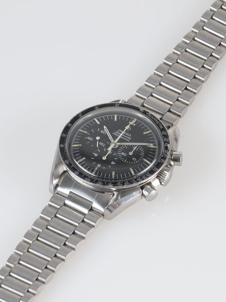 Omega Omega Speedmaster 145.022-68 transitional with Omega box and Extract of the Archive