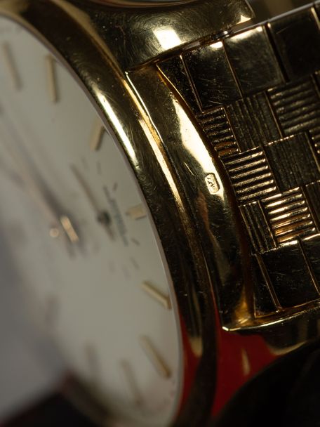 Patek Philippe Patek Philippe Calatrava Ref. 2526 – Serpico y Laino Triple Signed – 18K Yellow Gold (1958)