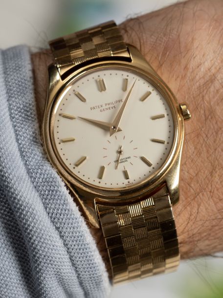 Patek Philippe Patek Philippe Calatrava Ref. 2526 – Serpico y Laino Triple Signed – 18K Yellow Gold (1958)