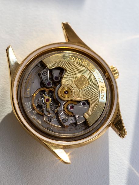 Patek Philippe Patek Philippe Calatrava Ref. 2526 – Serpico y Laino Triple Signed – 18K Yellow Gold (1958)