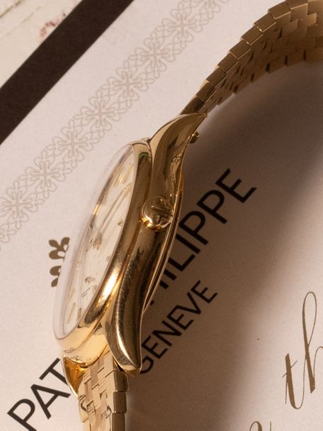 Patek Philippe Patek Philippe Calatrava Ref. 2526 – Serpico y Laino Triple Signed – 18K Yellow Gold (1958)