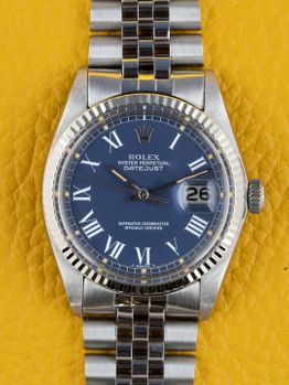 Rolex SOLD-Rolex Datejust 1601 from 1975 with a rare blue Buckley dial and a fluted gold bezel