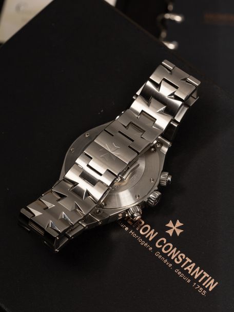 Vacheron Constantin Vacheron Constantin Overseas  chronograph 49150 Engine Magazine